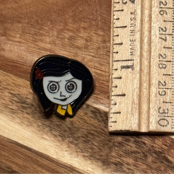 New Coraline Face Enamel Pin Accessory Horror - Picture 2 of 4